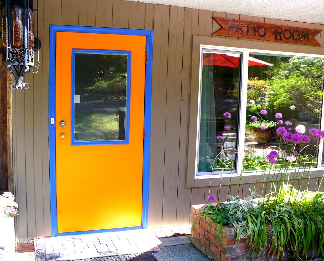 At Nautica Tigh Private Keypad Entrances Panzió Qualicum Beach Kültér fotó
